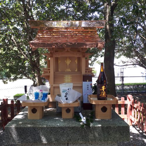 稲荷神社の御宮が新しくなりました。